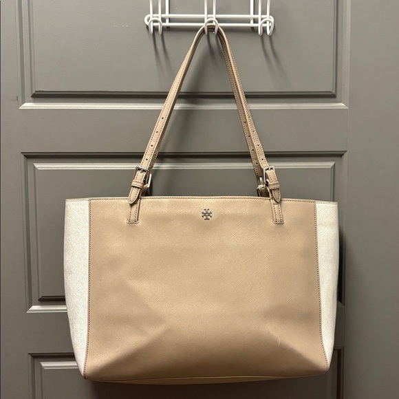 Tory Burch 'York' Buckle Tote Bag made of Saffiano leather Color: Gray & Silver - Picture 1 of 12